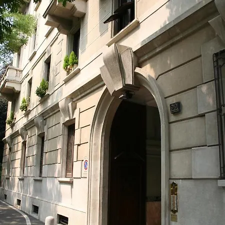Charming Apartment In The Park