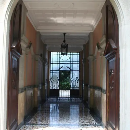 公寓 Charming Apartment In The Park *